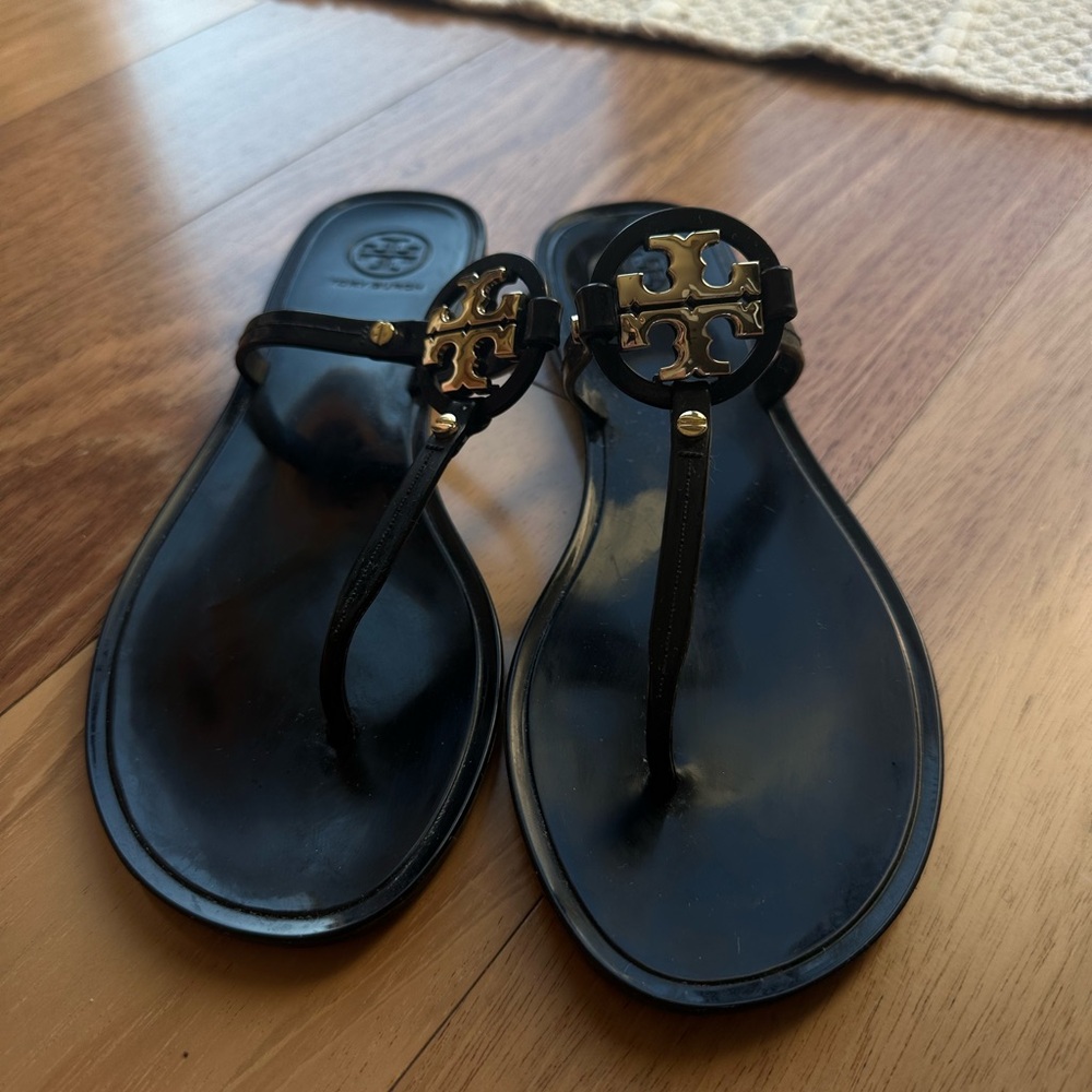 TORY BURCH FLIP FLOPS NEVER WORN